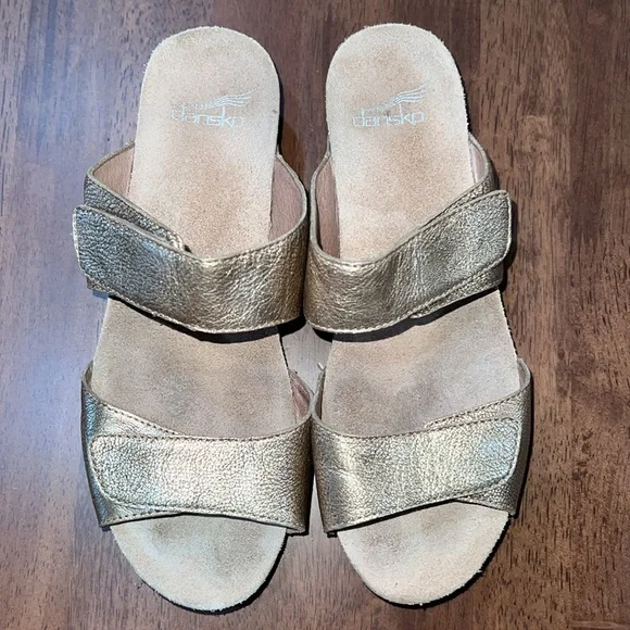 Dansko Vienna Gold Nappa Sandals. Size 37. US 6.5 - Picture 3 of 8